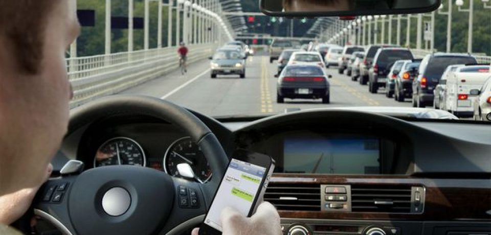 امنیت فدرال قصد دارد تا سازندگان گوشی را مجبور کند تا برخی از اپلیکیشن ها حین رانندگی غیرقابل استفاده باشند!