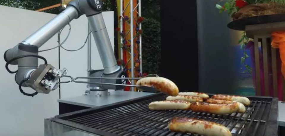 Bratwurst، ربات آلمانی که آشپزی می کند…