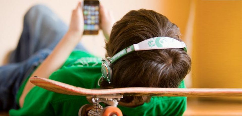 نوجوانان هنوز هم آیفون های اپل را به موبایل های اندرویدی ترجیح می دهند